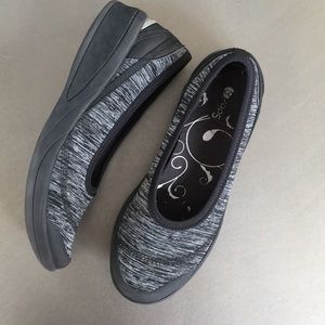 Cute black heather flats